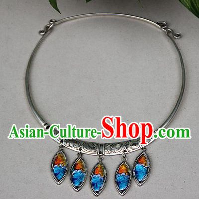 Traditional Chinese Miao Nationality Crafts, Hmong Handmade Miao Silver Embroidery Flowers Pendant, Miao Ethnic Minority Silver Necklace Accessories Pendant for Women