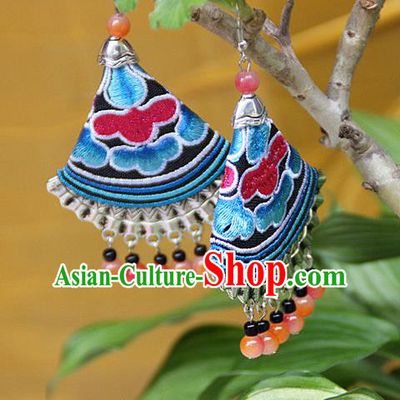 Traditional Chinese Miao Nationality Crafts Jewelry Accessory, Hmong Handmade Embroidery Beads Earrings, Miao Ethnic Minority Eardrop Accessories Ear Pendant for Women