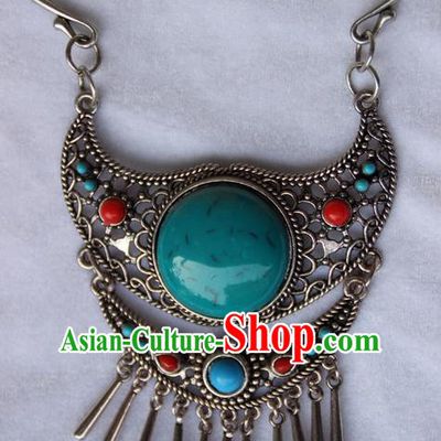 Traditional Chinese Miao Ethnic Minority Necklace, Hmong Handmade Sweater Chain Silver Pendant, Miao Ethnic Jewelry Accessories Collarbone Chain Necklace for Women
