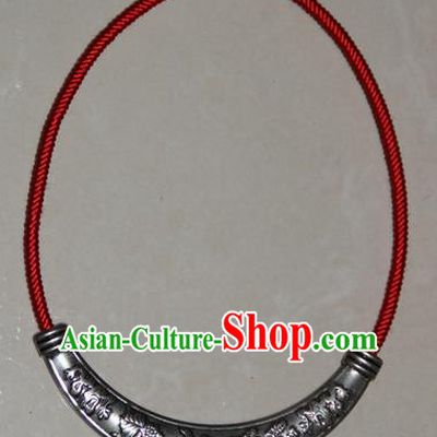 Traditional Chinese Miao Ethnic Minority Necklace, Hmong Handmade Sweater Chain Silver Pendant, Miao Ethnic Jewelry Accessories Collarbone Chain Necklace for Women