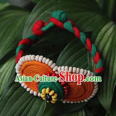 Traditional Chinese Miao Ethnic Minority Palace Jewelry Accessories Wristbands Bracelet, Hmong Handmade Button Bracelet for Women