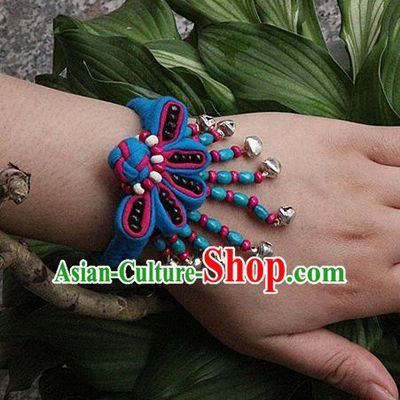 Traditional Chinese Miao Ethnic Minority Palace Jewelry Accessories Wristbands Bracelet, Hmong Handmade Bells Bracelet Hand-Knitted Chain Bracelet for Women