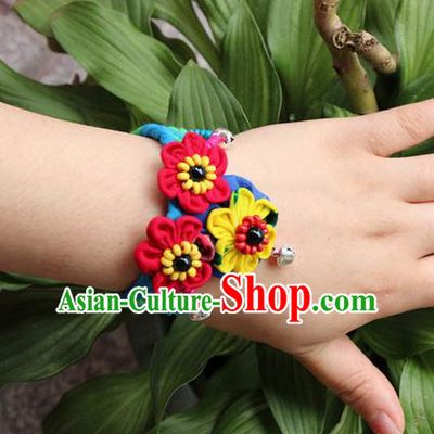 Traditional Chinese Miao Ethnic Minority Palace Jewelry Accessories Wristbands Bracelet, Hmong Handmade Bells Bracelet Hand-Knitted Chain Bracelet for Women