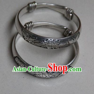 Traditional Chinese Miao Ethnic Minority Miao Silver Butterfly Lotus Bracelet, Hmong Handmade Bracelet Jewelry Accessories for Women