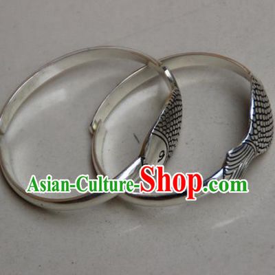 Traditional Chinese Miao Ethnic Minority Miao Silver Double Fish Bracelet, Hmong Handmade Bracelet Jewelry Accessories for Women