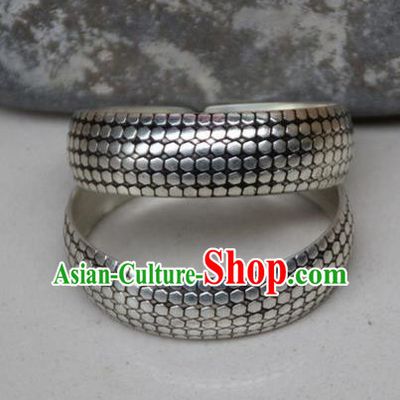 Traditional Chinese Miao Ethnic Minority Miao Silver Bracelet, Hmong Handmade Bracelet Jewelry Accessories for Women