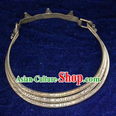 Traditional Chinese Miao Nationality Crafts Jewelry Accessory, Hmong Handmade Miao Silver Double Fish Collar, Miao Ethnic Minority Palace Silver Necklace for Women