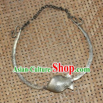 Traditional Chinese Miao Nationality Crafts Jewelry Accessory, Hmong Handmade Miao Silver Fish Collar, Miao Ethnic Minority Palace Silver Necklace for Women