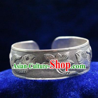 Traditional Chinese Miao Nationality Crafts Jewelry Accessory Bangle, Hmong Handmade Miao Silver Fish Bracelet, Miao Ethnic Minority Silver Wide Bracelet Accessories for Women