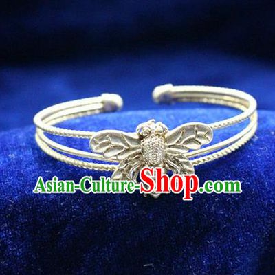 Traditional Chinese Miao Nationality Crafts Jewelry Accessory Bangle, Hmong Handmade Miao Silver Honeybee Bracelet, Miao Ethnic Minority Silver Bracelet Accessories for Women
