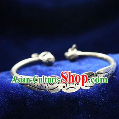 Traditional Chinese Miao Nationality Crafts Jewelry Accessory Bangle, Hmong Handmade Miao Silver Double Fish Bracelet, Miao Ethnic Minority Silver Bracelet Accessories for Women