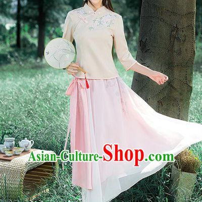 Traditional Chinese National Costume, Elegant Hanfu Embroidery Slant Opening Apricot Stand Collar T-Shirt, China Tang Suit Republic of China Plated Buttons Blouse Cheongsam Upper Outer Garment Qipao Shirts Clothing for Women