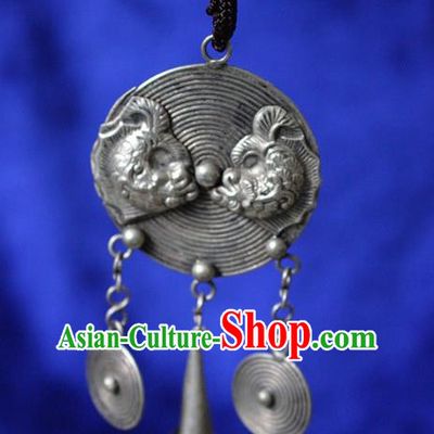 Traditional Chinese Miao Nationality Crafts Jewelry Accessory, Hmong Handmade Miao Silver Double Fish Heart-shaped Pendant, Miao Ethnic Minority Necklace Accessories Sweater Chain Pendant for Women