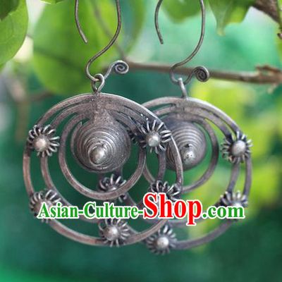 Traditional Chinese Miao Nationality Crafts Jewelry Accessory Classical Earbob Accessories, Hmong Handmade Miao Silver Palace Annulus Earrings, Miao Ethnic Minority Eardrop for Women