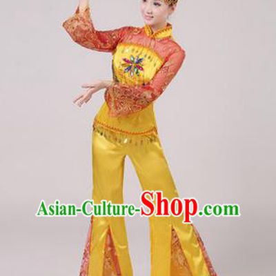Traditional Chinese Yangge Fan Dancing Costume, Folk Dance Yangko Paillette Dress Costume, Classic Dance Drum Dance Yellow Embroidered Clothing for Women