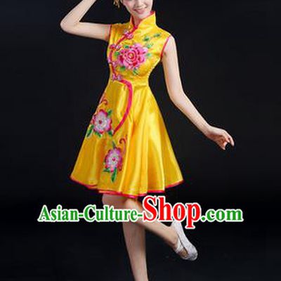 Traditional Chinese Yangge Fan Dancing Costume, Folk Dance Yangko Peony Uniforms, Classic Umbrella Dance Elegant Dress Drum Dance Yellow Cheongsam Clothing for Women