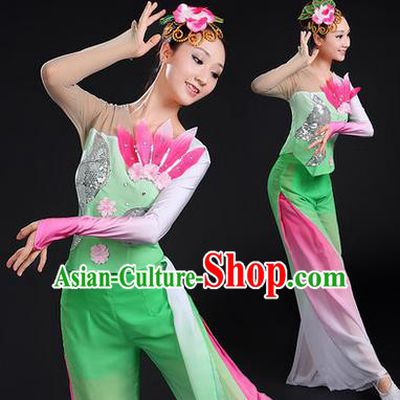 Traditional Chinese Yangge Fan Dancing Costume, Folk Dance Yangko Uniforms, Classic Dance Elegant Paillette Dress Drum Dance Green Clothing for Women