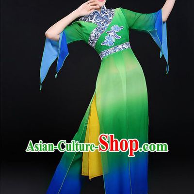 Traditional Chinese Yangge Fan Dancing Costume, Folk Dance Yangko Uniforms, Classic Umbrella Dance Elegant Dress Drum Dance Paillette Green Clothing for Women