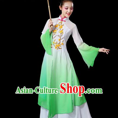 Traditional Chinese Yangge Fan Dancing Costume, Folk Dance Yangko Mandarin Sleeve Embroidered Plum Blossom Uniforms, Classic Umbrella Dance Elegant Dress Drum Dance Green Clothing for Women