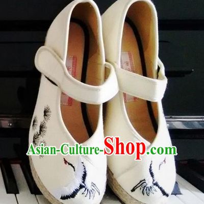 Traditional Chinese Ancient Shoes, China Handmade Embroidered Longevity Crane Beige Shoes, Ancient Princess Shoes for Women