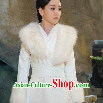 Traditional Ancient Chinese Swordswoman Costume, Chinese Ming Dynasty Chivalrous Heroine Fur Dress, Cosplay Chinese Television Drama Flying Daggers Princess Hanfu Clothing for Women