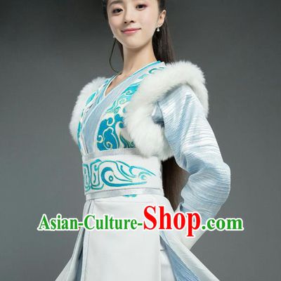 Traditional Chinese Ancient Chivalrous Female Fur Dress Costume, Chinese Northern and Southern Dynasties Television Tokgo World Heroine Hanfu Clothing and Headpiece Complete Set for Women