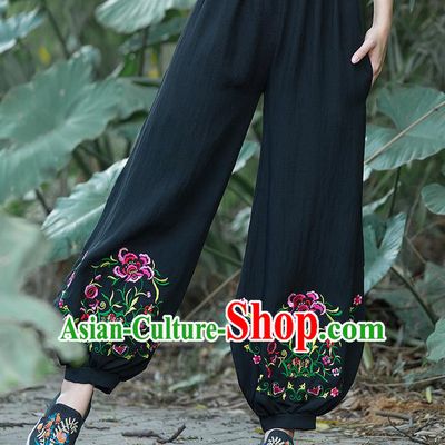 Traditional Chinese National Costume Plus Fours, Elegant Hanfu Embroidered Flowers Black Bloomers, China Ethnic Minorities Tang Suit Pantalettes for Women