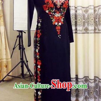 Traditional Top Grade Asian Vietnamese Costumes Classical Embroidery Full Dress, Vietnam National Ao Dai Dress Catwalks Purple Qipao for Women
