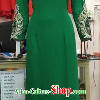 Traditional Top Grade Asian Vietnamese Costumes Classical Green Lace Cheongsam, Vietnam National Vietnamese Young Lady Ao Dai Dress