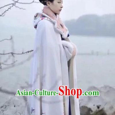 Traditional Chinese Ancient Song Dynasty Noble Lady Costumes, China Princess Hanfu Embroidered Butterfly White Cloak Mantle for Women