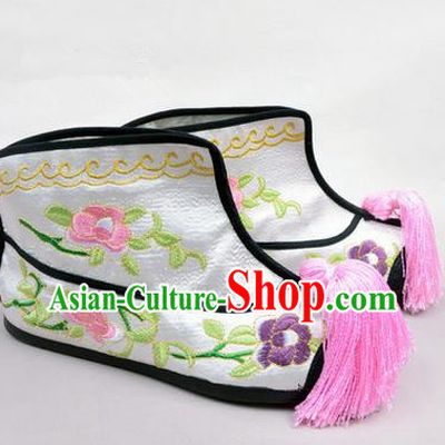 Chinese Ancient Peking Opera Martial Lady Embroidered Peony Boots, Traditional China Beijing Opera Princess Female White Embroidered Shoes