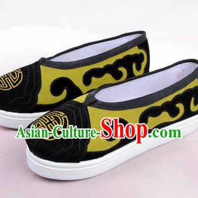 Chinese Ancient Peking Opera Huangmei Opera Old Men Shoes, Traditional China Beijing Opera Male Yellow Embroidered Shoes