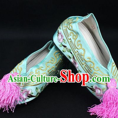 Traditional China Beijing Opera Hua Tan Diva Embroidered Shoes, Ancient Chinese Peking Opera Young Lady Princess Light Green Blood Stained Shoes