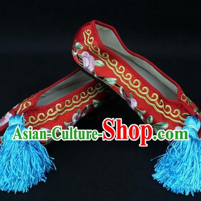 Traditional China Beijing Opera Hua Tan Embroidered Red Shoes, Ancient Chinese Peking Opera Young Lady Diva Princess Blood Stained Shoes
