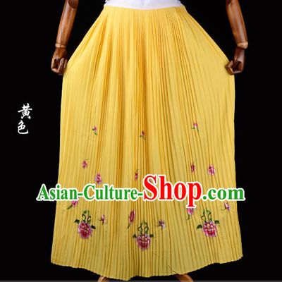 Traditional China Beijing Opera Young Lady Hua Tan Costume Female Embroidered Yellow Pleated Skirt, Ancient Chinese Peking Opera Diva Embroidery Peony Dress Bust Skirt
