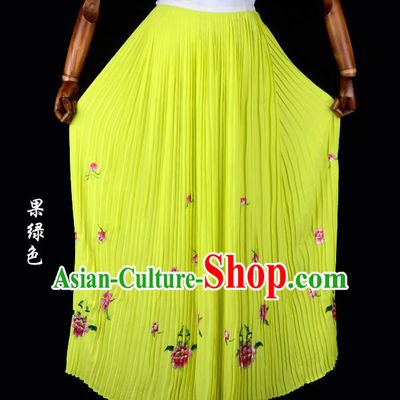 Traditional China Beijing Opera Young Lady Hua Tan Costume Female Embroidered Green Pleated Skirt, Ancient Chinese Peking Opera Diva Embroidery Peony Dress Bust Skirt