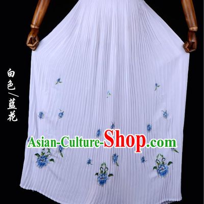 Traditional China Beijing Opera Young Lady Hua Tan Costume Female Embroidered White Pleated Skirt, Ancient Chinese Peking Opera Diva Embroidery Peony Dress Bust Skirt