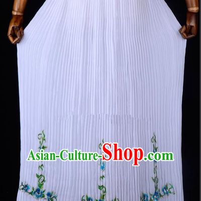 Traditional China Beijing Opera Young Lady Hua Tan Costume Embroidered Pleated Skirt, Ancient Chinese Peking Opera Diva Embroidery Bust Skirt