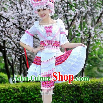 Traditional Chinese Miao Nationality Wedding Costume, Hmong Folk Dance Ethnic White Tassel Short Pleated Skirt, Chinese Minority Nationality Embroidery Clothing for Women