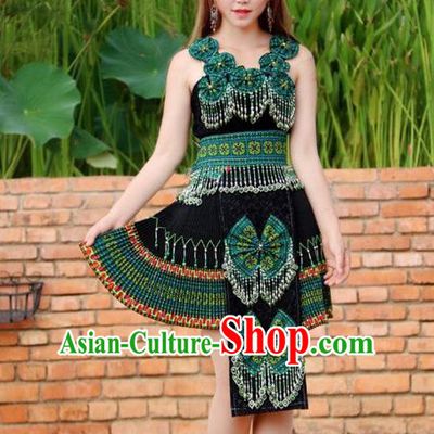 Traditional Chinese Miao Nationality Wedding Bride Costume, Hmong Folk Dance Ethnic Green Pleated Skirt, Chinese Minority Nationality Embroidery Clothing for Women
