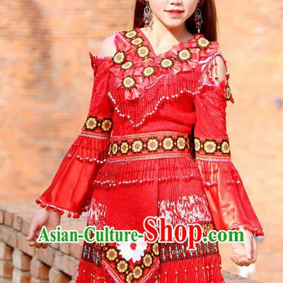 Traditional Chinese Miao Nationality Wedding Bride Costume Red Pleated Skirt, Hmong Folk Dance Ethnic Chinese Minority Nationality Embroidery Clothing for Women