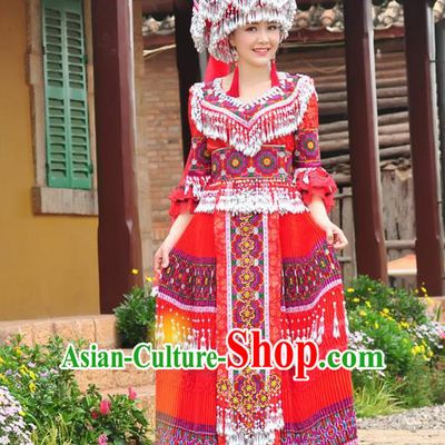 Traditional Chinese Miao Nationality Wedding Bride Costume Red Tassel Long Pleated Skirt and Hat, Hmong Folk Dance Ethnic Chinese Minority Nationality Embroidery Clothing for Women