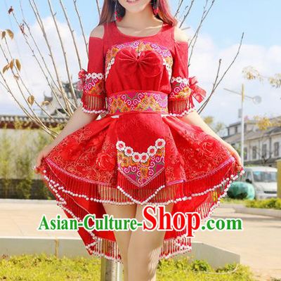 Traditional Chinese Miao Nationality Wedding Bride Costume Embroidered Red Pleated Skirt, Hmong Folk Dance Ethnic Chinese Minority Nationality Embroidery Clothing for Women