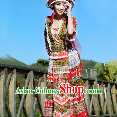 Traditional Chinese Miao Nationality Wedding Veil Costume Embroidered Red Pleated Dress and Hat, Hmong Folk Dance Ethnic Chinese Minority Nationality Embroidery Clothing for Women