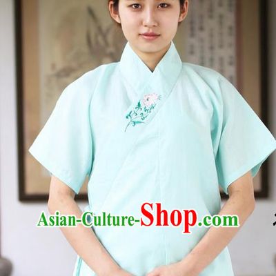 Traditional China Ancient Young Lady Costume Hanfu Blue Embroidered Blouse for Women