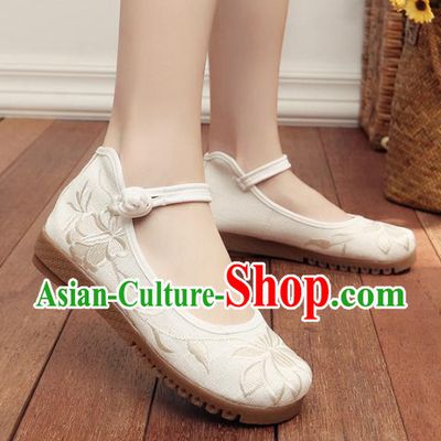 Traditional Chinese National Hanfu Embroidery Lotus White Shoes, China Embroidered Shoes for Women