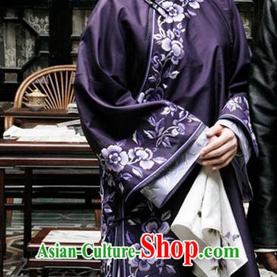 Traditional Chinese Ancient Late Qing Dynasty Nobility Lady Embroidered Purple Xiuhe Suit Costume