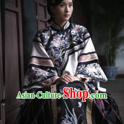 Traditional Chinese Ancient Late Qing Dynasty Young Mistress Embroidered Xiuhe Suit Costume for Women