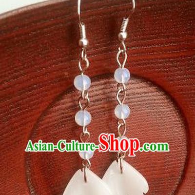 Traditional Chinese Handmade Classical White Eardrop Ancient Palace Queen Hanfu Earrings for Women
