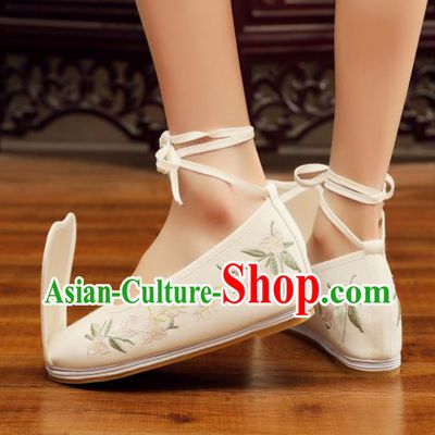 Chinese Ancient Traditional Embroidered Shoes Hanfu Beige Cloth Shoes for Women
